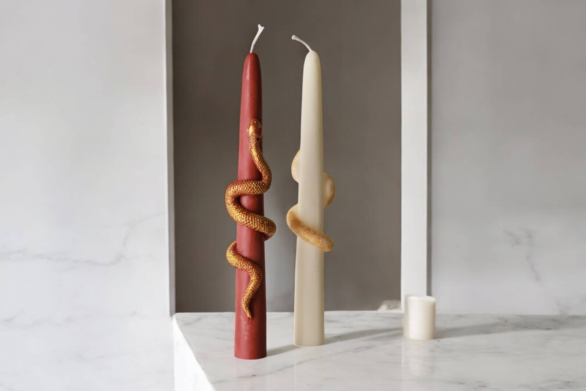 Taper Candle with Gold Snake 9.5x1in